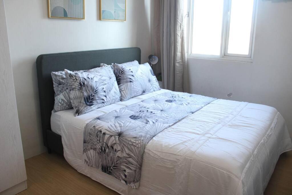 Huge A2J Executive Luxury 1Br Suite Near Abs Cbn, Gma Manila Exterior photo
