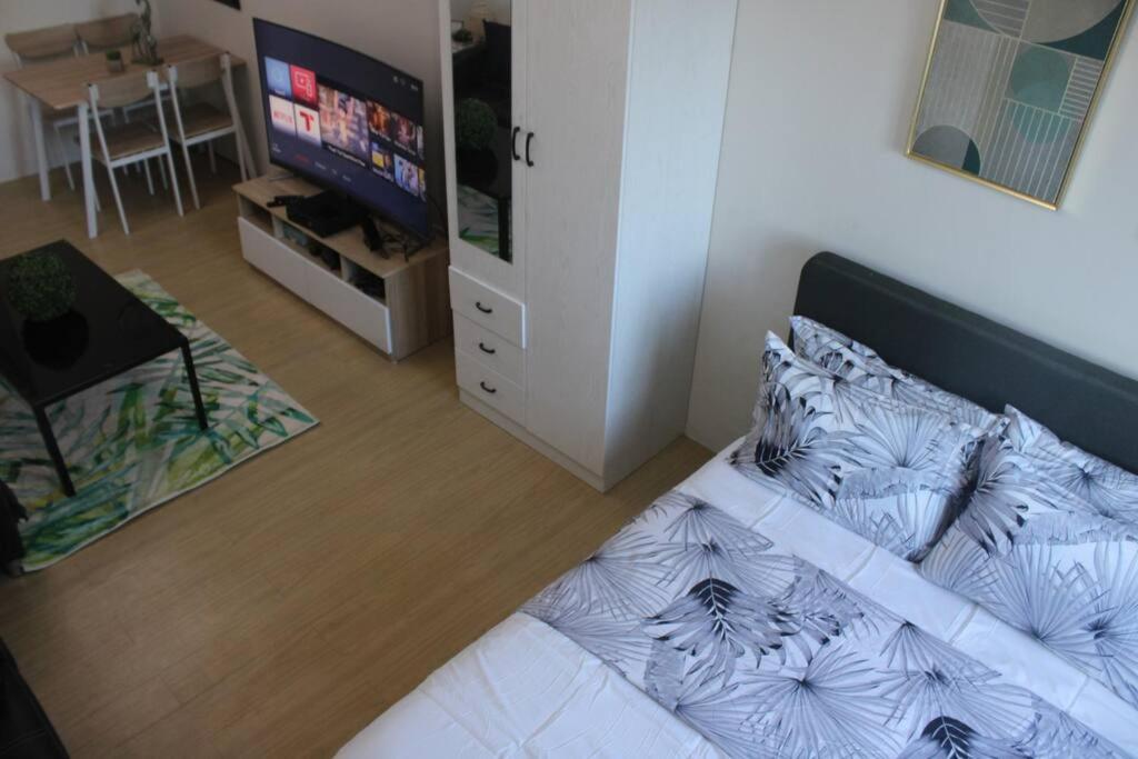 Huge A2J Executive Luxury 1Br Suite Near Abs Cbn, Gma Manila Exterior photo