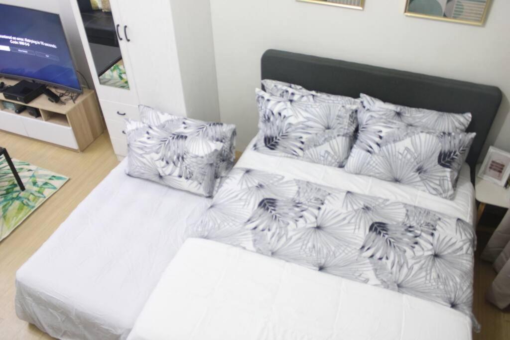 Huge A2J Executive Luxury 1Br Suite Near Abs Cbn, Gma Manila Exterior photo