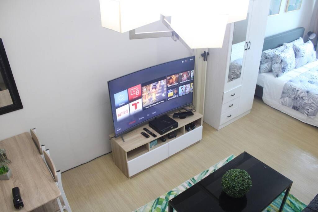 Huge A2J Executive Luxury 1Br Suite Near Abs Cbn, Gma Manila Exterior photo